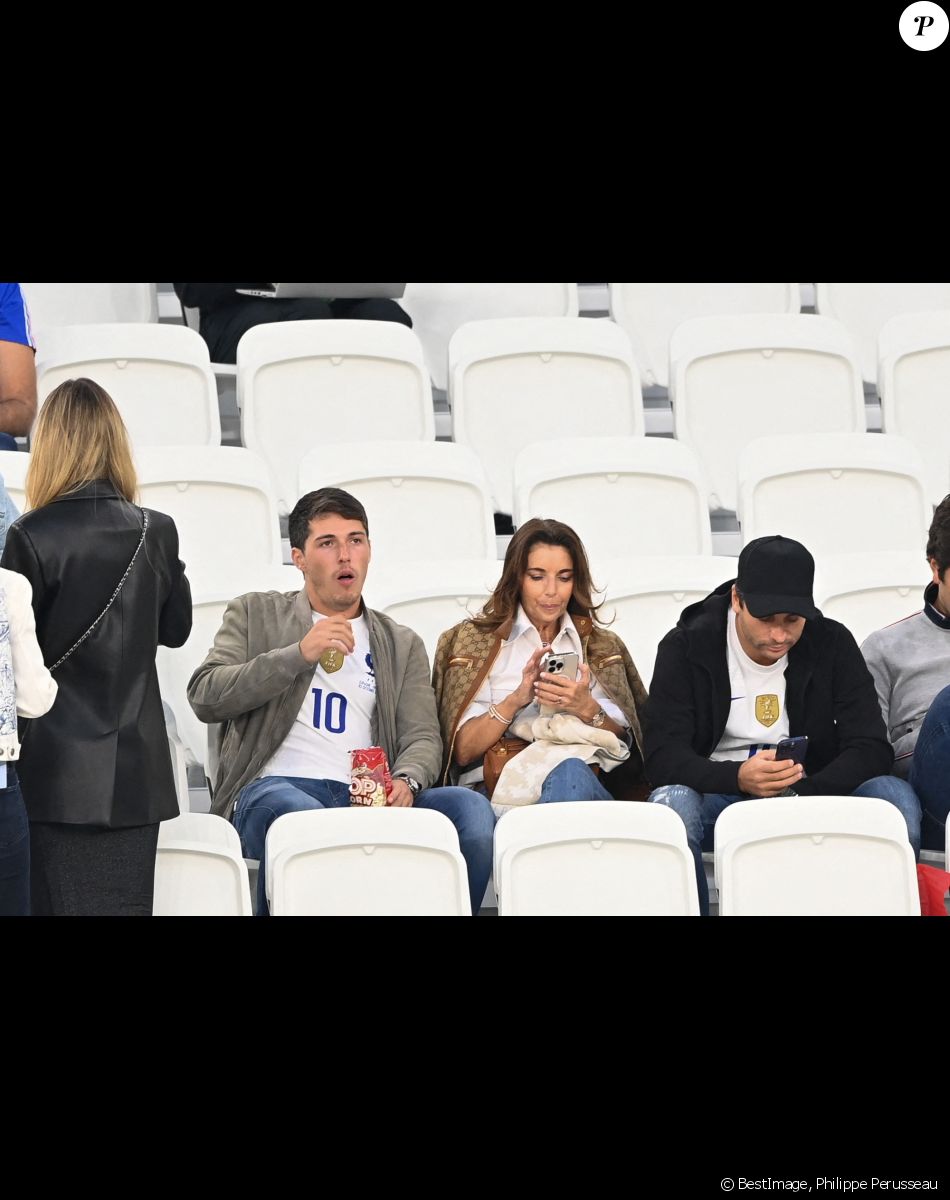 Claude Deschamps, la femme de D.Deschamps et son fils Dylan - Femmes et compagnes des joueurs lors du match "France - Pologne" (3-1) lors de la Coupe du Monde 2022 au Qatar (FIFA World Cup Qatar 2022) le 4 décembre 2022. © Philippe Perusseau / Bestimage