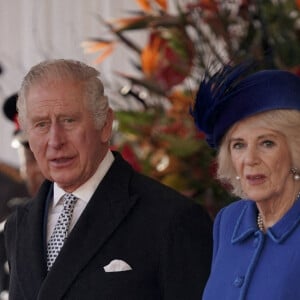 Le roi Charles III d'Angleterre et Camilla Parker Bowles, reine consort d'Angleterre - La famille royale du Royaume Uni lors de la cérémonie d'accueil du président de l'Afrique du Sud, en visite d'état à Londres, Royaume Uni, le 22 novembre 2022. 