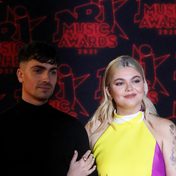 Florian Rossi et sa compagne Louane Emera lors de la 23ème édition des NRJ Music Awards 2021 au Palais des Festivals de Cannes, le 20 novembre 2021. © Dominique Jacovides/Bestimage 