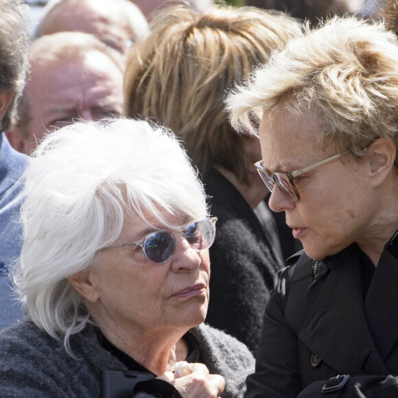 Muriel Robin et Catherine Lara - Obsèques de Maurane en l'église Notre-Dame des Grâces à Woluwe-Saint-Pierre en Belgique