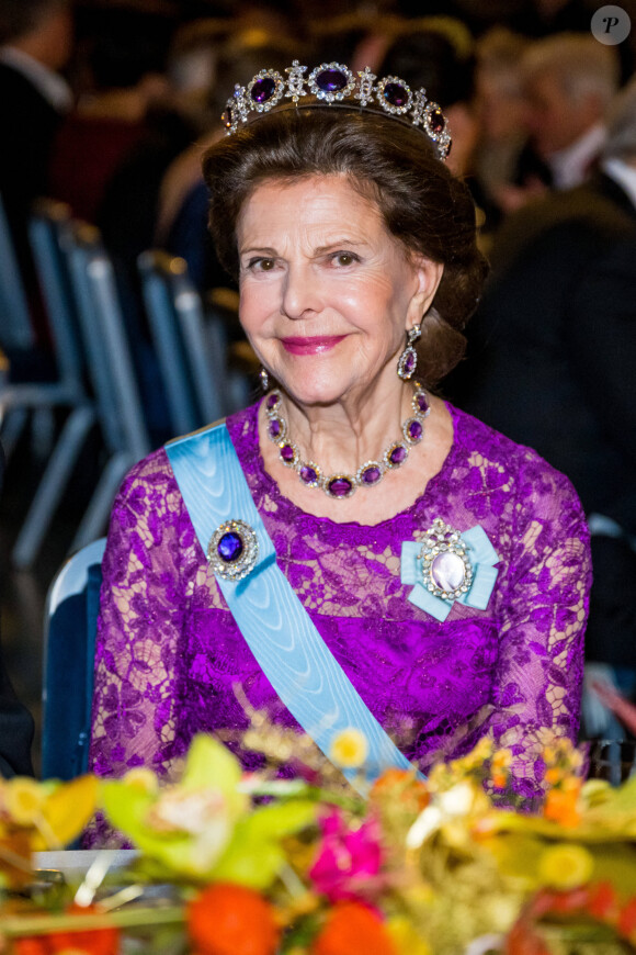 La reine Silvia de Suède - Cérémonie de remise des Prix Nobel au Concert Hall à Stockholm suivie du banquet le 10 décembre 2022 