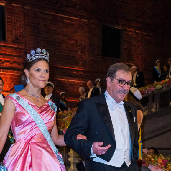 La princesse Victoria et Alain Aspect (Prix Nobel de Physique) - Cérémonie de remise des Prix Nobel au Concert Hall à Stockholm suivie du banquet le 10 décembre 2022 