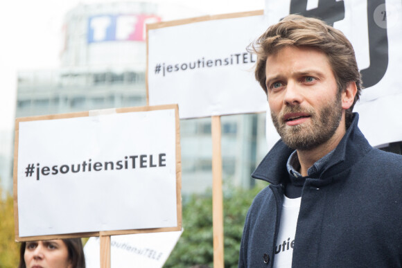 Antoine Genton, président de la société des journalistes de iTélé - Rassemblement devant les locaux de iTélé à Boulogne Billancourt au neuvième jour de grève de la société des journalistes le 25 octobre 2016.