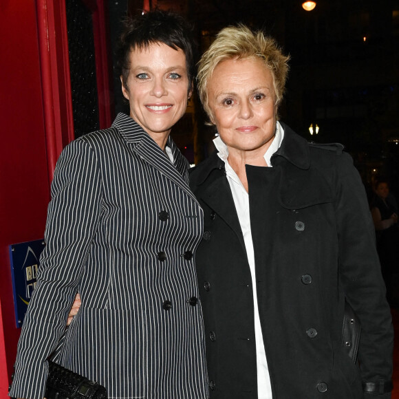 Anne Le Nen et sa femme Muriel Robin - Inauguration de la statue de cire de "Muriel Robin et Pierre Palmade" au musée Grévin à Paris le 25 octobre 2021. © Coadic Guirec/Bestimage