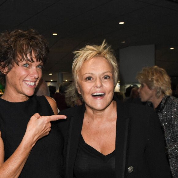 Mariage - Muriel Robin s'est mariée avec Anne Le Nen - Semi-exclusif - Anne Le Nen et sa compagne Muriel Robin - Générale du nouveau spectacle "Muriel Robin et Pof !" au Palais des Sports à Paris le 3 octobre 2019. © Coadic Guirec/Bestimage