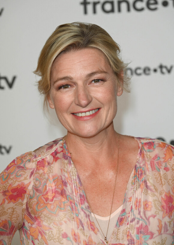 Anne-Élisabeth Lemoine au photocall pour la conférence de presse de rentrée de France TV à la Grande Halle de la Villette à Paris, France, le 6 juillet 2022. © Coadic Guirec/Bestimage  Celebs attend the photocall for France TV's back-to-school press conference at the Grande Halle de la Villette in Paris, France, on July 6, 2022. 