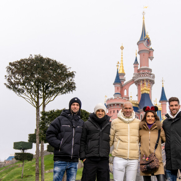 Zinédine Zidane avec sa femme Véronique et leurs fils Enzo Zidane, Luca Zidane, Elyaz Zidane, Théo Zidane - People au 30ème anniversaire du parc d'attractions Disneyland Paris à Marne-la-Vallée le 5 mars 2022. © Disney via Bestimage