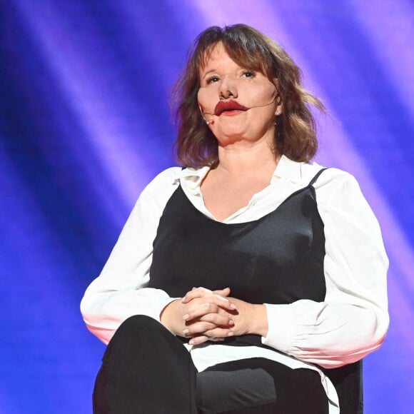 Exclusif - Anne Roumanoff - Anne Roumanoff fête ses 35 ans de carrière avec le spectacle "Anne Roumanoff & Co s'amusent" à l'Olympia de Paris le 4 décembre 2022. © Coadic Guirec/Bestimage