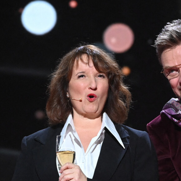 Exclusif - Anne Roumanoff et Jean-Philippe Janssens - Anne Roumanoff fête ses 35 ans de carrière avec le spectacle "Anne Roumanoff & Co s'amusent" à l'Olympia de Paris le 4 décembre 2022. © Coadic Guirec/Bestimage