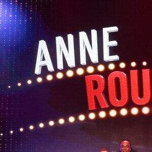 Exclusif - Anne Roumanoff fête ses 35 ans de carrière avec le spectacle "Anne Roumanoff & Co s'amusent" à l'Olympia de Paris le 4 décembre 2022. © Coadic Guirec/Bestimage