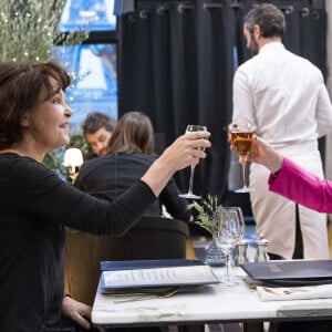 Exclusif - Isabelle Mergault, Eva Darlan - Jour 2 - Plateau - Enregistrement de l'émission "Le grand restaurant,  la guerre de l'étoile ", diffusée le 15 décembre sur M6 © Cyril Moreau / Bestimage