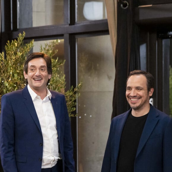 Exclusif - Pierre Palmade, Alexandre Astier - Jour 2 - Plateau - Enregistrement de l'émission "Le grand restaurant,  la guerre de l'étoile ", diffusée le 15 décembre sur M6 © Cyril Moreau / Bestimage