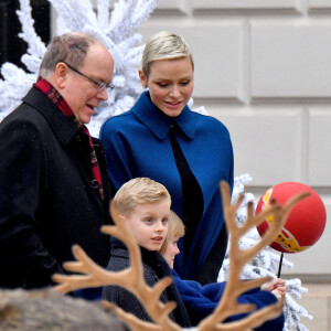 Le traditionnel arbre de Noël du Palais Princier de Monaco en présence du prince Albert II de Monaco, de la princesse Charlene et leurs deux enfants, la princesse Gabriella et le prince Jacques. Le couple princier et leurs enfants ont distribué cadeaux et friandises aux enfants monégasques, dans la cour du Palais, le 14 décembre 2022. © Bruno Bebert / Bestimage 