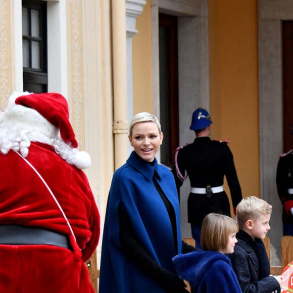 Le traditionnel arbre de Noël du Palais Princier de Monaco en présence du prince Albert II de Monaco, de la princesse Charlene et leurs deux enfants, la princesse Gabriella et le prince Jacques. Le couple princier et leurs enfants ont distribué cadeaux et friandises aux enfants monégasques, dans la cour du Palais, le 14 décembre 2022. © Bruno Bebert / Bestimage 
