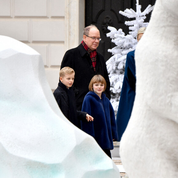 Le traditionnel arbre de Noël du Palais Princier de Monaco en présence du prince Albert II de Monaco, de la princesse Charlene et leurs deux enfants, la princesse Gabriella et le prince Jacques. Le couple princier et leurs enfants ont distribué cadeaux et friandises aux enfants monégasques, dans la cour du Palais, le 14 décembre 2022. © Bruno Bebert / Bestimage 