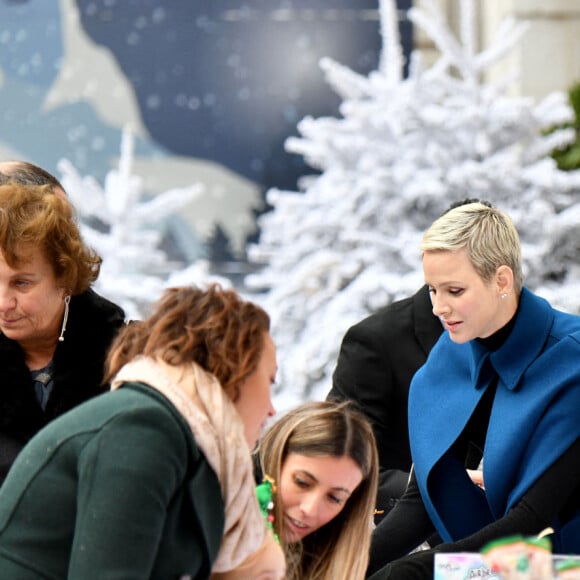 Le traditionnel arbre de Noël du Palais Princier de Monaco en présence du prince Albert II de Monaco, de la princesse Charlene et leurs deux enfants, la princesse Gabriella et le prince Jacques. Le couple princier et leurs enfants ont distribué cadeaux et friandises aux enfants monégasques, dans la cour du Palais, le 14 décembre 2022. © Bruno Bebert / Bestimage 