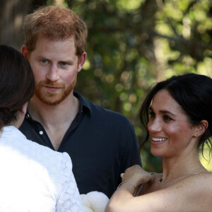 Le prince Harry, duc de Sussex, et Meghan Markle, duchesse de Sussex (enceinte) arrivent baie Kingfisher, sur l'île Fraser, en Australie, le 22 octobre 2018. Le couple rencontre les habitants de l'île. 