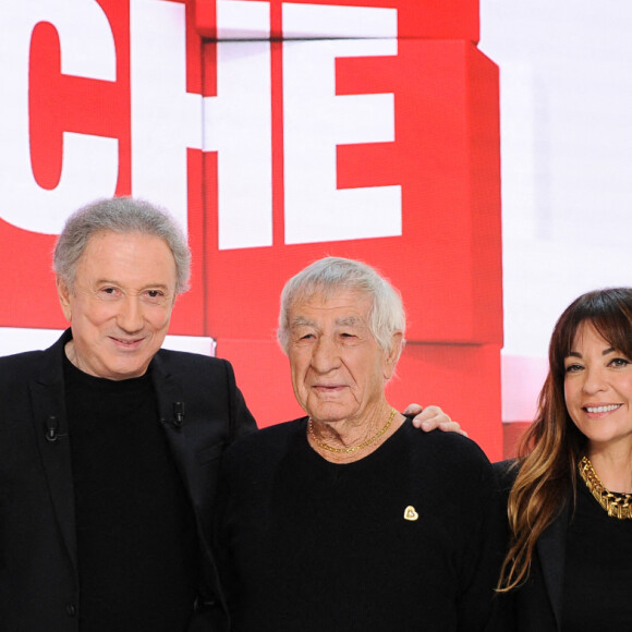 Exclusif - Jérôme Ciosi, Michel Drucker, Antoine Ciosi, Francine Massiani et Patrick Fiori - Enregistrement de l'émission "Vivement dimanche" au studio Gabriel, présentée par M.Drucker, diffusée sur France 3 le 18 décembre 2022. © Guillaume Gaffiot / Bestimage