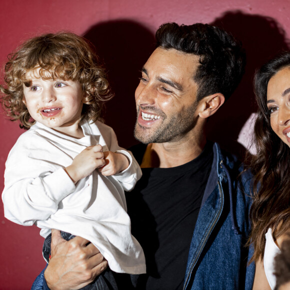 Rachel Legrain-Trapani et son compagnon Valentin Léonard et leur fils Andrea - Backstage lors du défilé d'ouverture du salon du chocolat 2022 à Paris porte de Versailles le 27 octobre 2022. © Veeren / Pierre Perusseau / Bestimage 