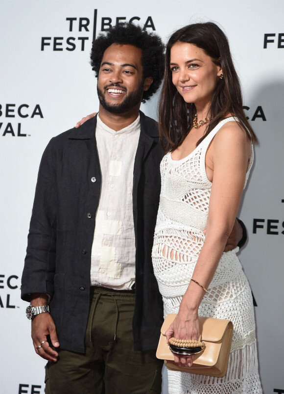 Katie Holmes et son compagnon Bobby Wooten III à la première de "Alone Together" lors du festival du film de Tribeca à New York
