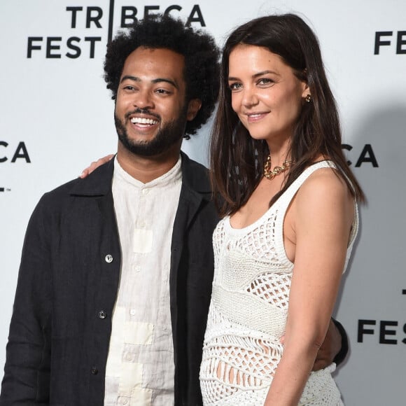 Katie Holmes et son compagnon Bobby Wooten III à la première de "Alone Together" lors du festival du film de Tribeca à New York