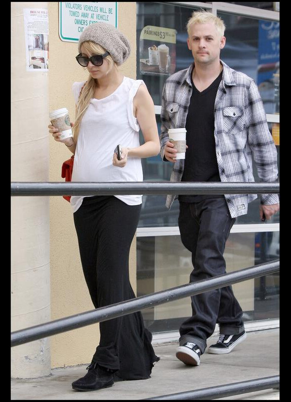 Nicole Richie et Joel Madden : même pour une séance shopping, les tourtereaux n'oublient pas d'être lookés ! Etre un couple tendances, ça se travaille tous les jours ! 