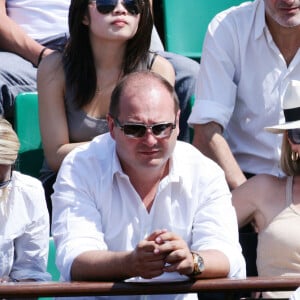 Archives - Cauet et sa femme Virginie lors des internationaux de tennis de France de Roland Garros à Paris, le 3 juin 2010.