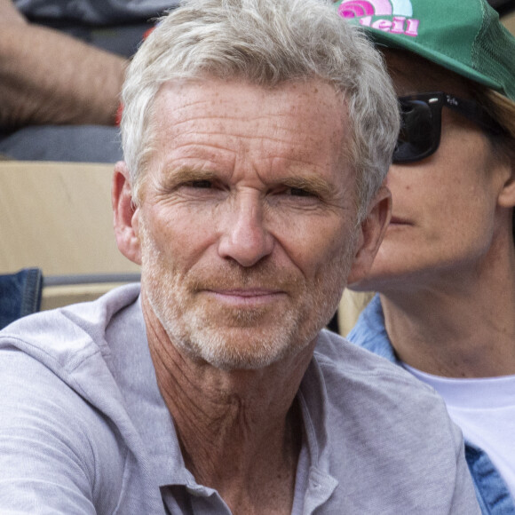 Denis Brogniart - Célébrités dans les tribunes des internationaux de France de Roland Garros à Paris le 30 mai 2022. © Cyril Moreau - Dominique Jacovides/Bestimage