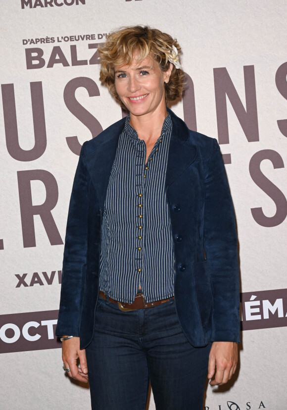 Cecile de France lors du photocall de l'avant première du film "Illusions perdues" au cinéma UGC Normandie à Paris le 4 octobre 2021. © Coadic Guirec / Bestimage