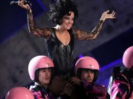 Regardez Lily Allen ouvrir les Brit Awards avec une prestation complètement... dingue !
