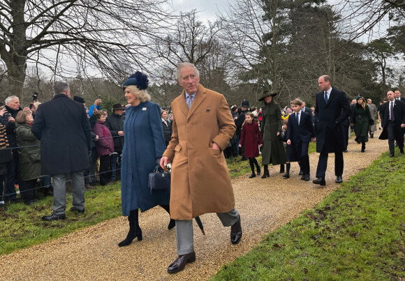 Le roi Charles et Camilla Parker Bowles - La famille royale d'Angleterre au premier service de Noël à Sandringham depuis le décès de la reine Elizabeth II, le 25 décembre 2022.