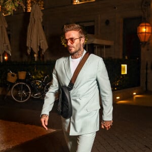 David Beckham - La famille Beckham quitte l'hôtel La Réserve pour l'after party du défilé Victoria Beckham lors de la Fashion Week de Paris (PFW), France, le 30 septembre 2022.