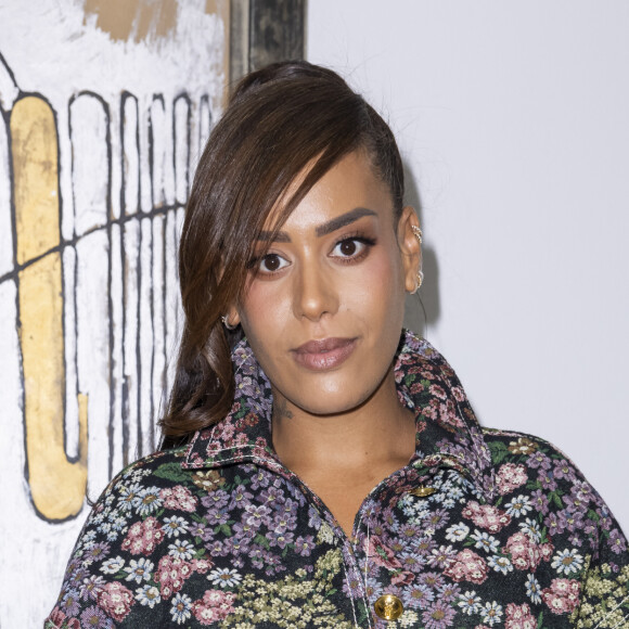 Amel Bent au front row du défilé de mode Giambattista Valli lors de la la Fashion Week printemps/été 2022 à Paris, France, le 4 octobre 2021. © Olivier Borde/Bestimage