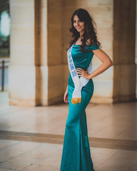Coraline Lerasle, Miss Centre Val-de-Loire 2022, prend la pose sur Instagram.