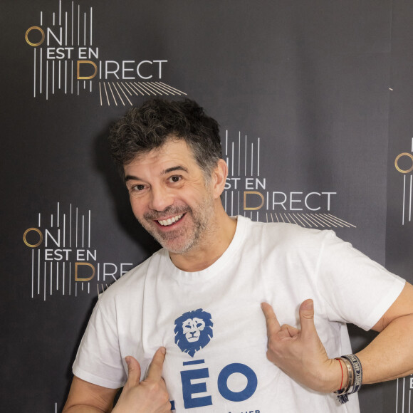 Exclusif - Stéphane Plaza, avec le Tshirt de l'association Léo, parrainée par Philippe Cavérivière - Backstage de l'émission OEED (On Est En Direct) , présentée par L.Ruquier et diffusée en direct le 20 mars 2021 sur France 2. Paris, le 20 mars 2021. © Jack Tribeca / Bestimage