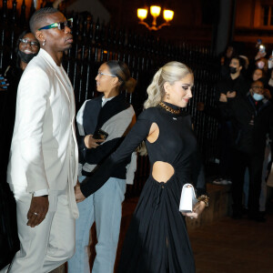 Paul Pogba et sa femme Maria Zulay Salaues - Arrivées et sorties du défilé Off-White Femme Automne/hiver 2022/2023 au palais Brongniart à Paris, France, le 28 février 2022. © Veeren-Christophe Clovis / Bestimage