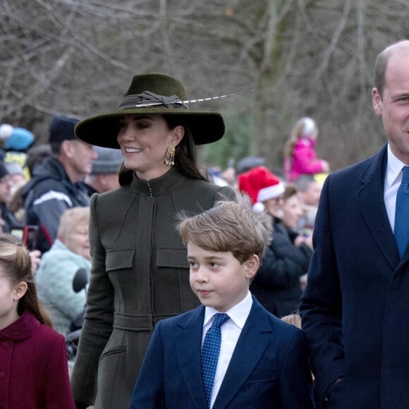 Le prince William, prince de Galles, Catherine (Kate) Middleton, princesse de Galles, le prince George de Galles, et la princesse Charlotte de Galles - La famille royale d'Angleterre assiste au service religieux de Noël à l'église St Mary Magdalene à Sandringham, Norfolk, Royaume Uni, le 25 décembre 2022. 