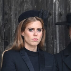 Les princesses Beatrice et Eugenie d'York - Sorties du service funéraire à l'Abbaye de Westminster pour les funérailles d'Etat de la reine Elizabeth II d'Angleterre le 19 septembre 2022. 