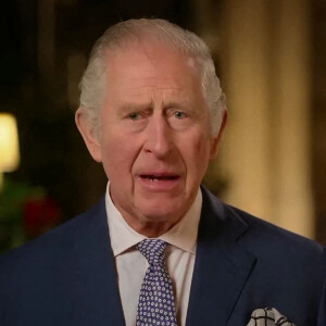 Captures d'écran de la première allocution de Noël du roi Charles III. 