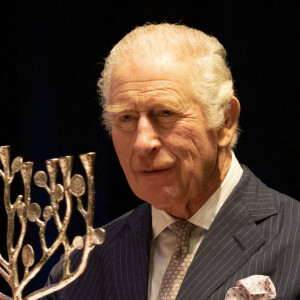 Le roi Charles III d'Angleterre, lors d'une visite au centre communautaire juif JW3 à Londres, Royaume Uni, le 16 décembre 2022, alors que la communauté juive se prépare à célébrer 'Hanoucca. 