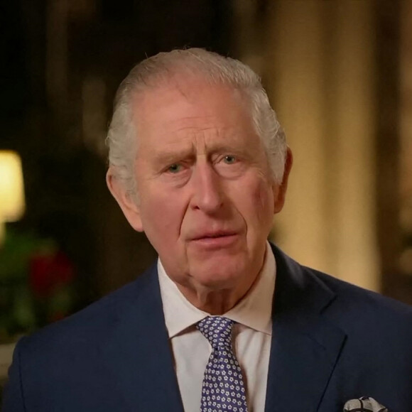 Captures d'écran de la première allocution de Noël du roi Charles III le 25 décembre 2022. 