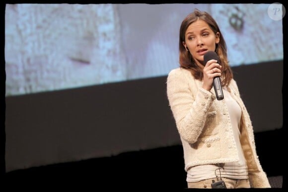 Mélissa Theuriau lors du lancement du site  internet du service civique à Paris le 16 février 2010