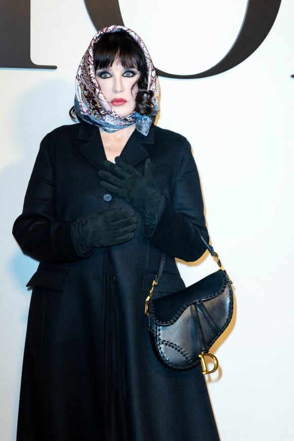 Isabelle Adjani - Photocall du défilé de mode automne-hiver 2022/2023 "Christian Dior" lors de la fashion week de Paris. Le 1er mars 2022 © Olivier Borde / Bestimage