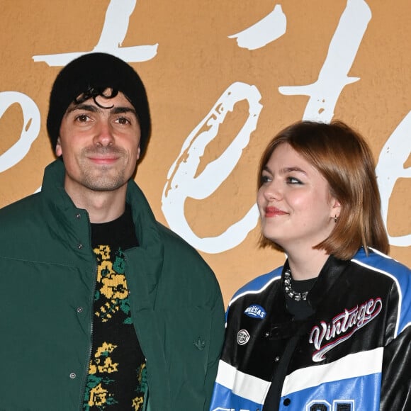 Florian Rossi et sa compagne Louane Emera - Avant-première du film "Cet été-là" au cinéma Pathé Wepler à Paris. © Coadic Guirec/Bestimage