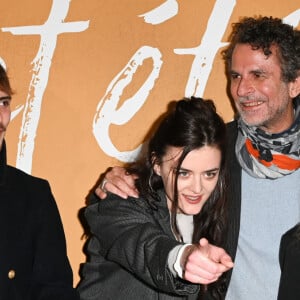 Marina Foïs, Hugo Fernades, Adèle Wismes, Eric Lartigau, Rose Pou-Pellicer et Juliette Havelange - Avant-première du film "Cet été-là" au cinéma Pathé Wepler à Paris le 3 janvier 2022. © Coadic Guirec/Bestimage