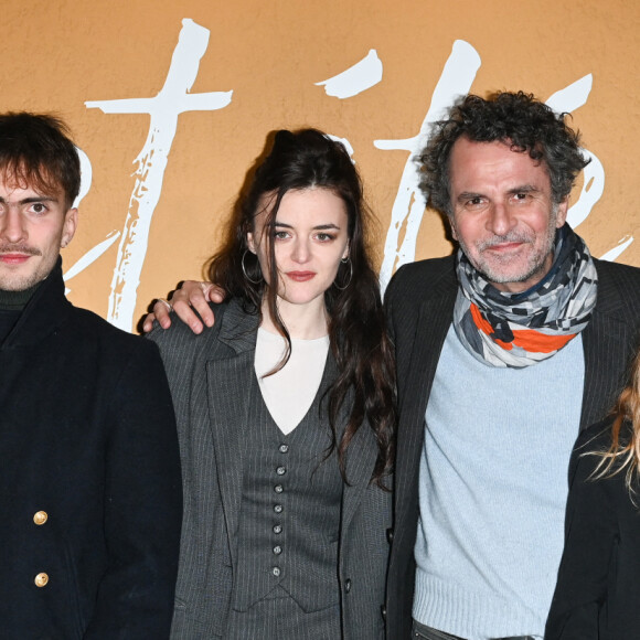 Marina Foïs, Hugo Fernades, Adèle Wismes, Eric Lartigau, Rose Pou-Pellicer et Juliette Havelange - Avant-première du film "Cet été-là" au cinéma Pathé Wepler à Paris le 3 janvier 2022. © Coadic Guirec/Bestimage