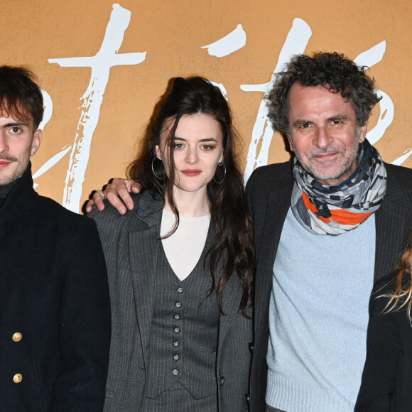 Marina Foïs, Hugo Fernades, Adèle Wismes, Eric Lartigau, Rose Pou-Pellicer et Juliette Havelange - Avant-première du film "Cet été-là" au cinéma Pathé Wepler à Paris le 3 janvier 2022. © Coadic Guirec/Bestimage