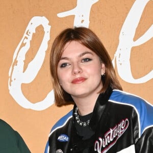 Florian Rossi et sa compagne Louane Emera - Avant-première du film "Cet été-là" au cinéma Pathé Wepler à Paris le 3 janvier 2022. © Coadic Guirec/Bestimage