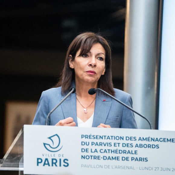 Anne Hidalgo lors de la présentation du projet de réaménagement des berge de Notre Dame de Paris, France, le 27 juin 2022. © Baptiste Autissier/Panoramic/Bestimage