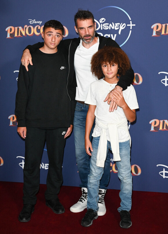 Gil Alma avec ces ses enfants Sacha et Charlie - Avant-première du film "Pinocchio" au Grand Rex à Paris le 7 septembre 2022. © Coadic Guirec/Bestimage